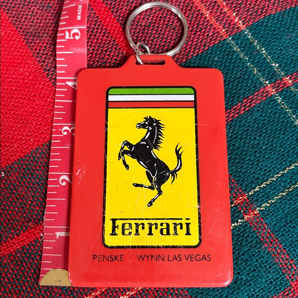 Ferrari Red and Yellow Emblem Keyring - Picture 5 of 5